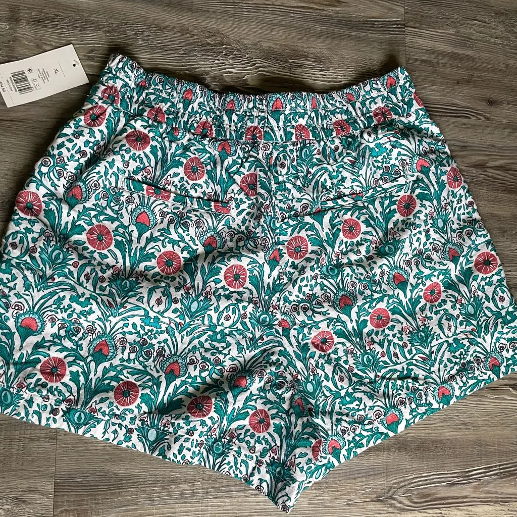 Crown & Ivy High Waist Floral Green and Red Women's Shorts - Image 2