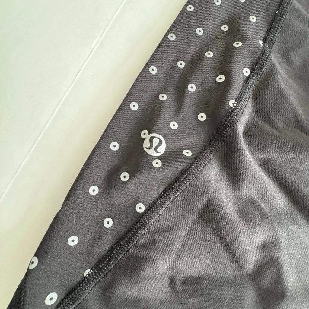 Women's Lululemon Tight stuff sequin dot crop leggings black silver size 6 - Image 4
