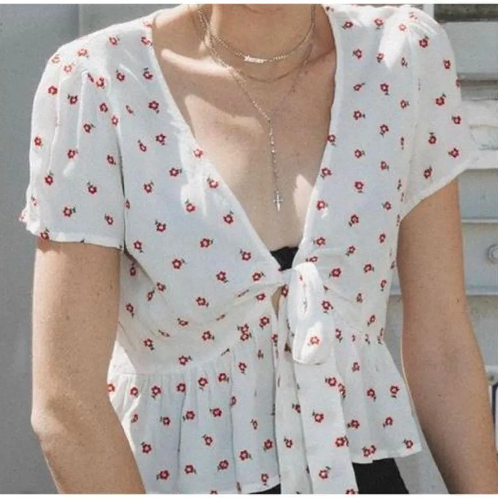 John Galt Cropped Floral Top Size Medium White Red Tie Front Ruffle - Image 8