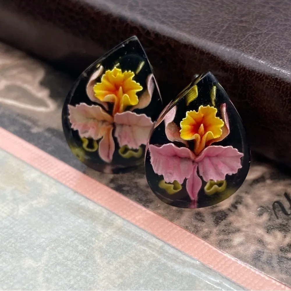 1960s Vintage Dried Flower Teardrop Earrings Lucite Resin Botanical Pink - Image 5