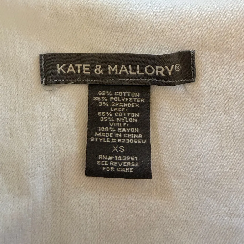 Kate & Mallory Free People NWOT Women's White Jean Jacket W/ Lace and Ruffles - Image 6