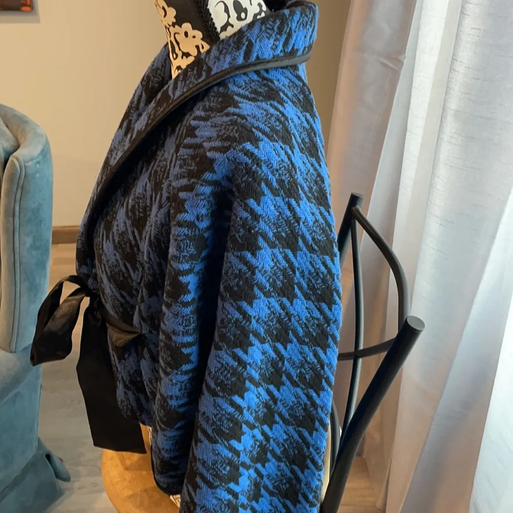 VERTIGO PARIS Indigo Blue and Black Chic Bat Sleeve Blazer Jacket Size Medium - Image 3