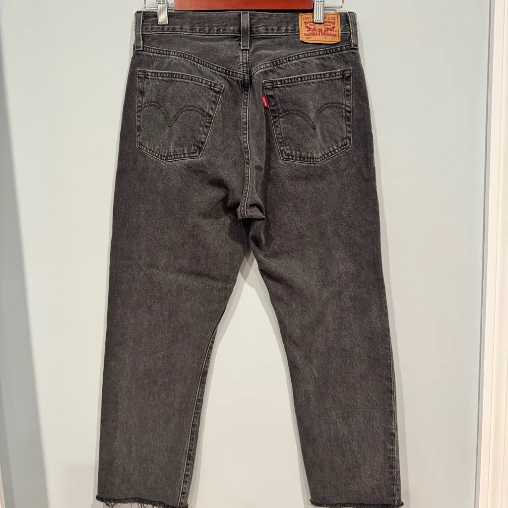 Levi’s 501 Cropped Raw Hem Jeans - Image 5