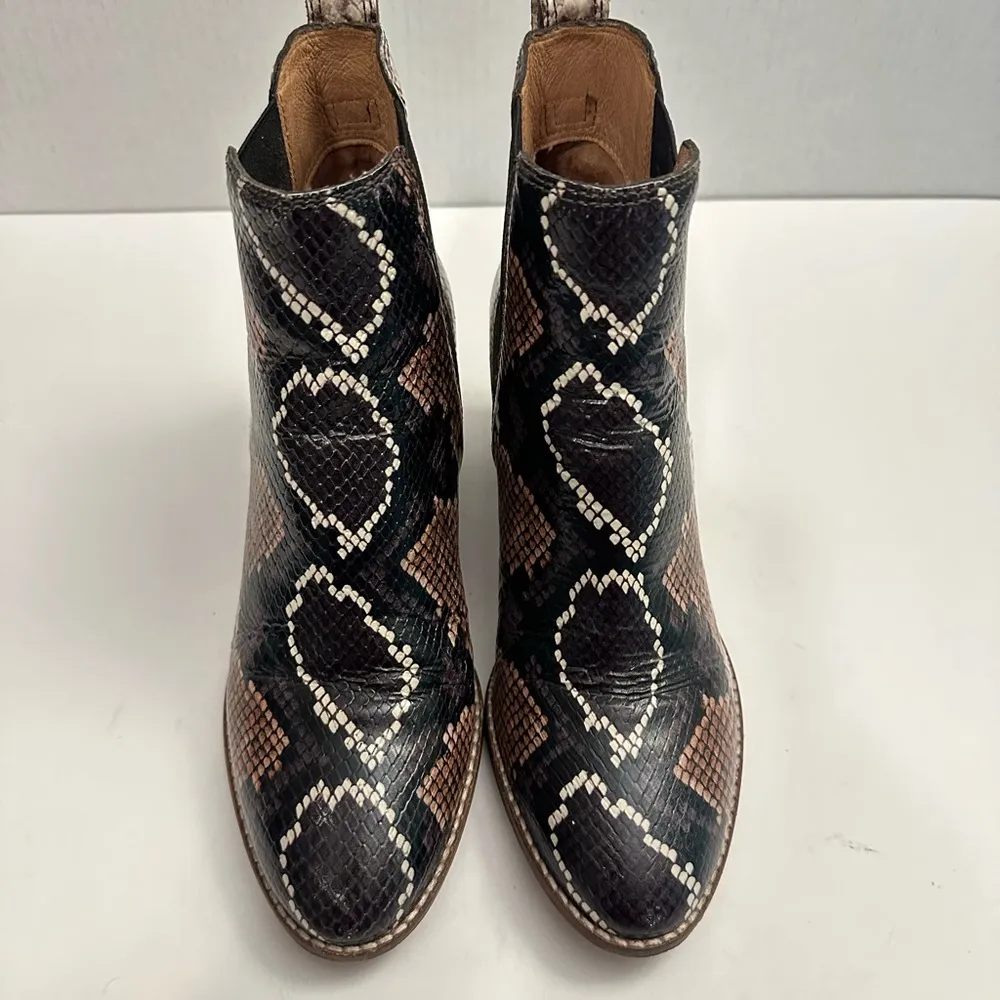 Madewell The Regan Boot in Snake Embossed Leather Ankle Boot  (AA184) Size 8.5 - Image 3