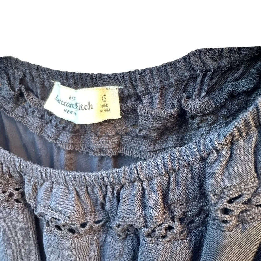 Abercrombie & Fitch women's XS black shorts romper - Image 3