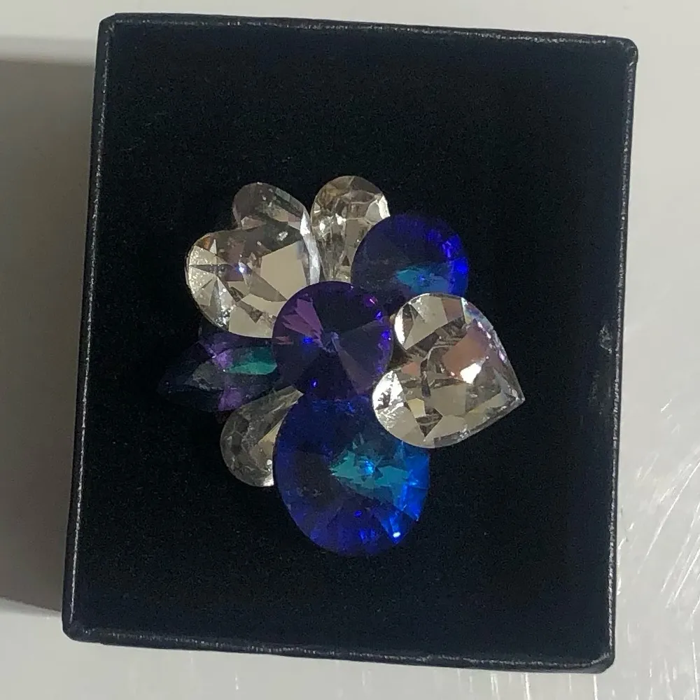 Vintage 80’s Swarovski Crystal Purple, Blue cluster Luxe Brooch. Comes with box. Purple - Image 2