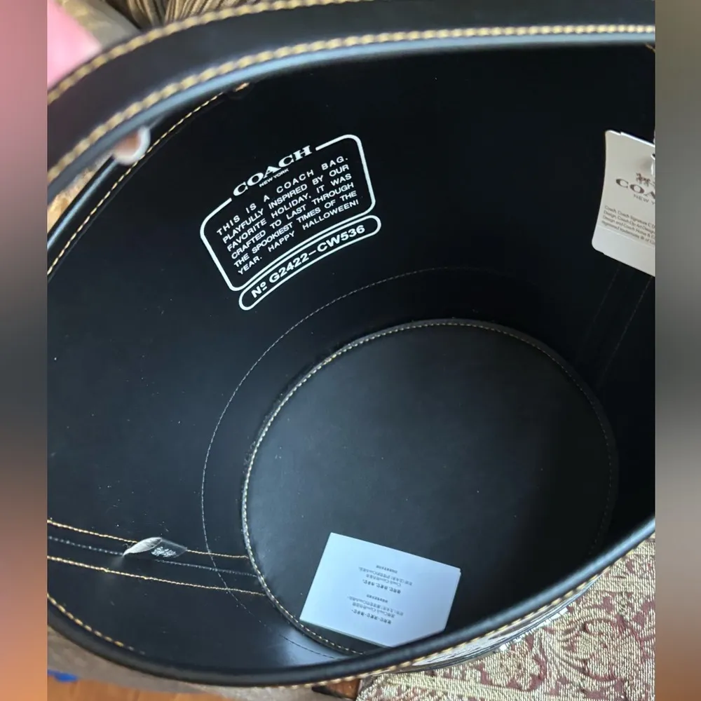 Authentic Coach Signature/Smooth leather w Celestial Cat Design bucket shoulder - Image 12