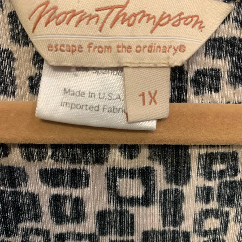 Norm Thompson Black & Ivory “Escape From The Ordinary” 1x Blouse. 2493 - Image 5
