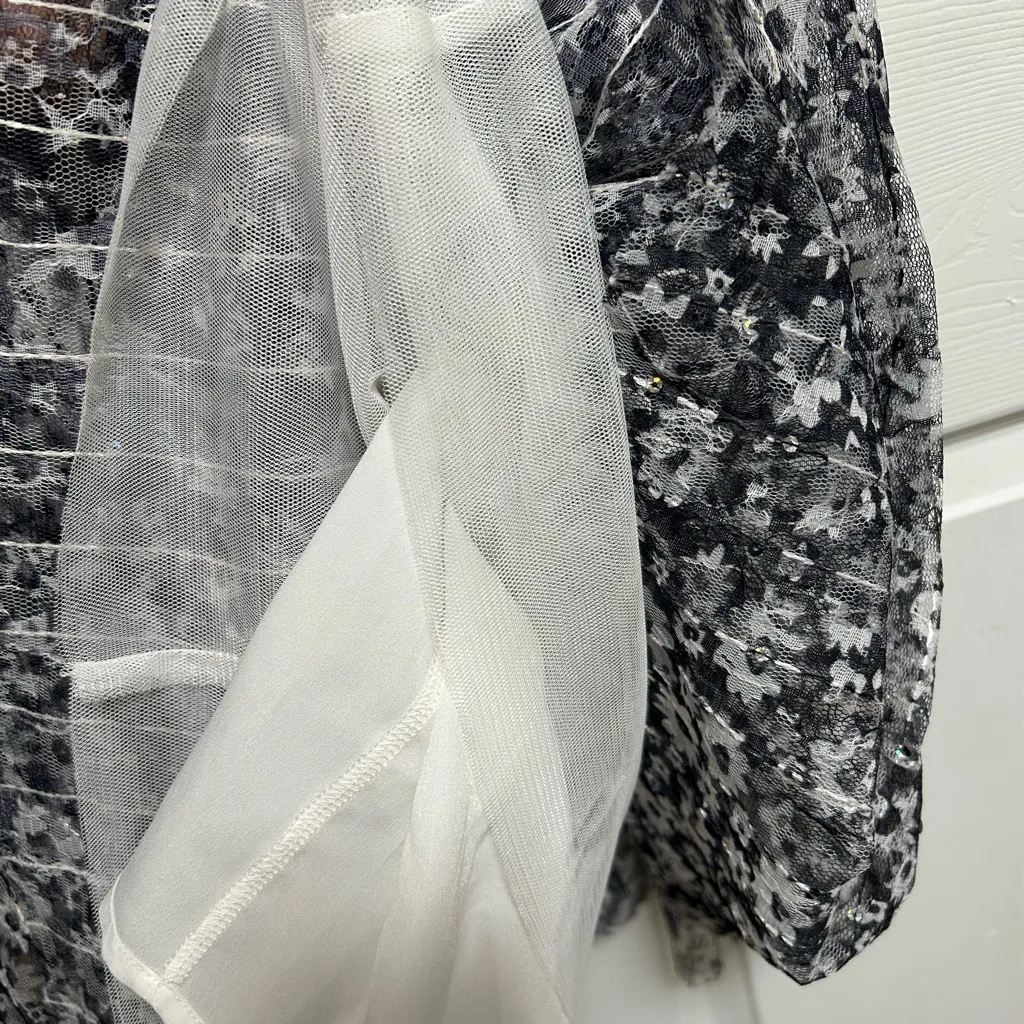 Romeo & Juliet Couture Black and White Lace Midi Dress - Image 7