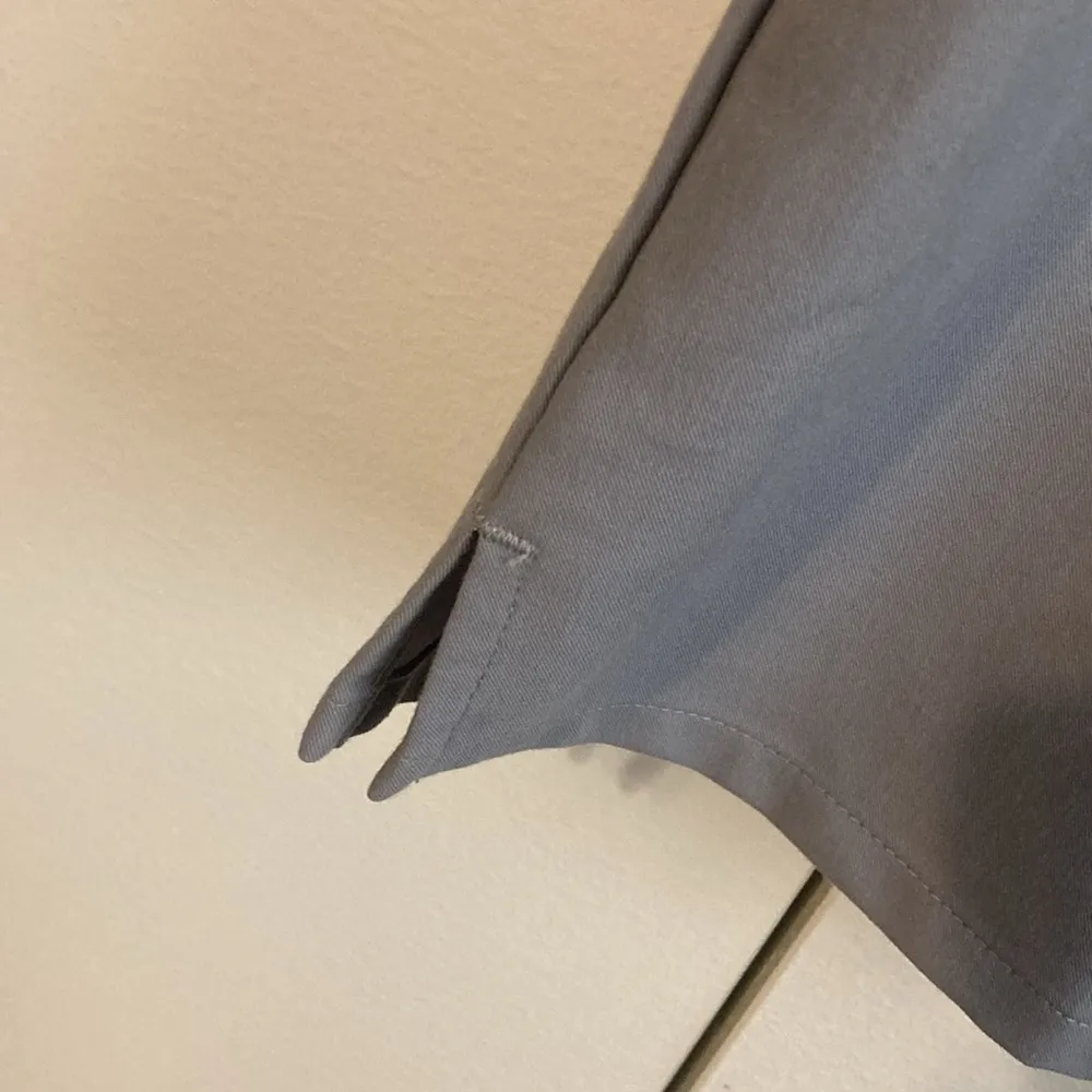 Figs Technical Collection Women’s Size Medium One Pocket Scrub Top Gray Color - Image 4