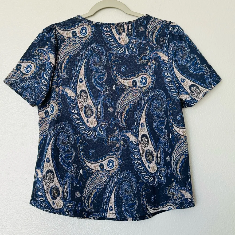 Anthropologie Demeter Paisley Metallic Blue Short Sleeve Tee Shirt Size Small - Image 7