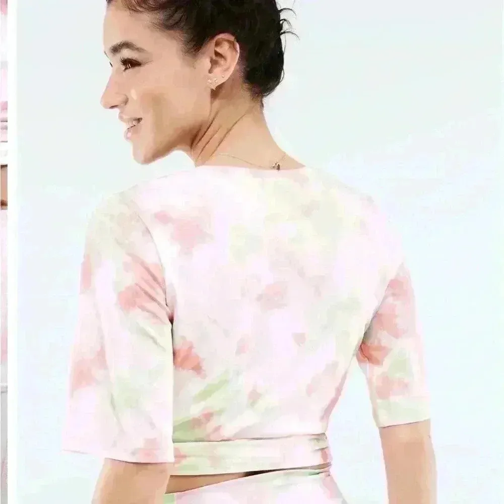 FABLETICS Laila Wrap, cropped floral pink, white green, peach Top Size M new - Image 4