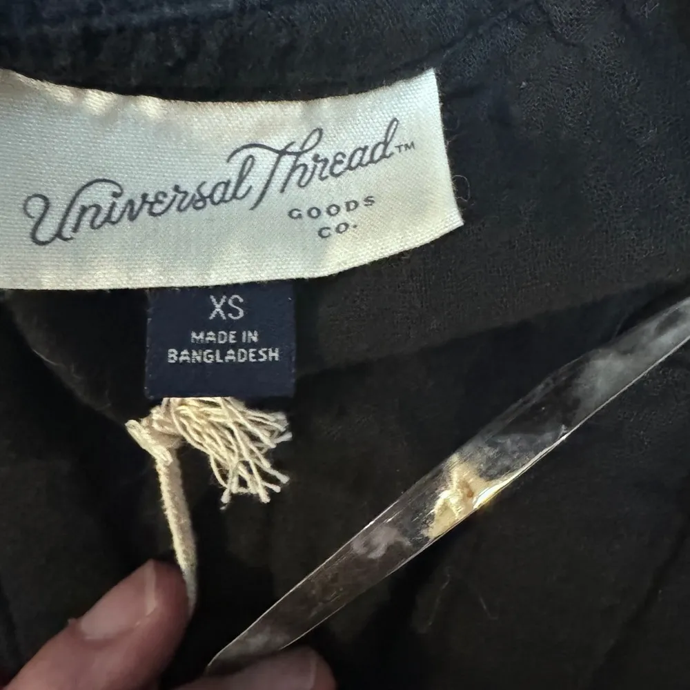Universal Thread Black Top XS new w tags! - Image 3