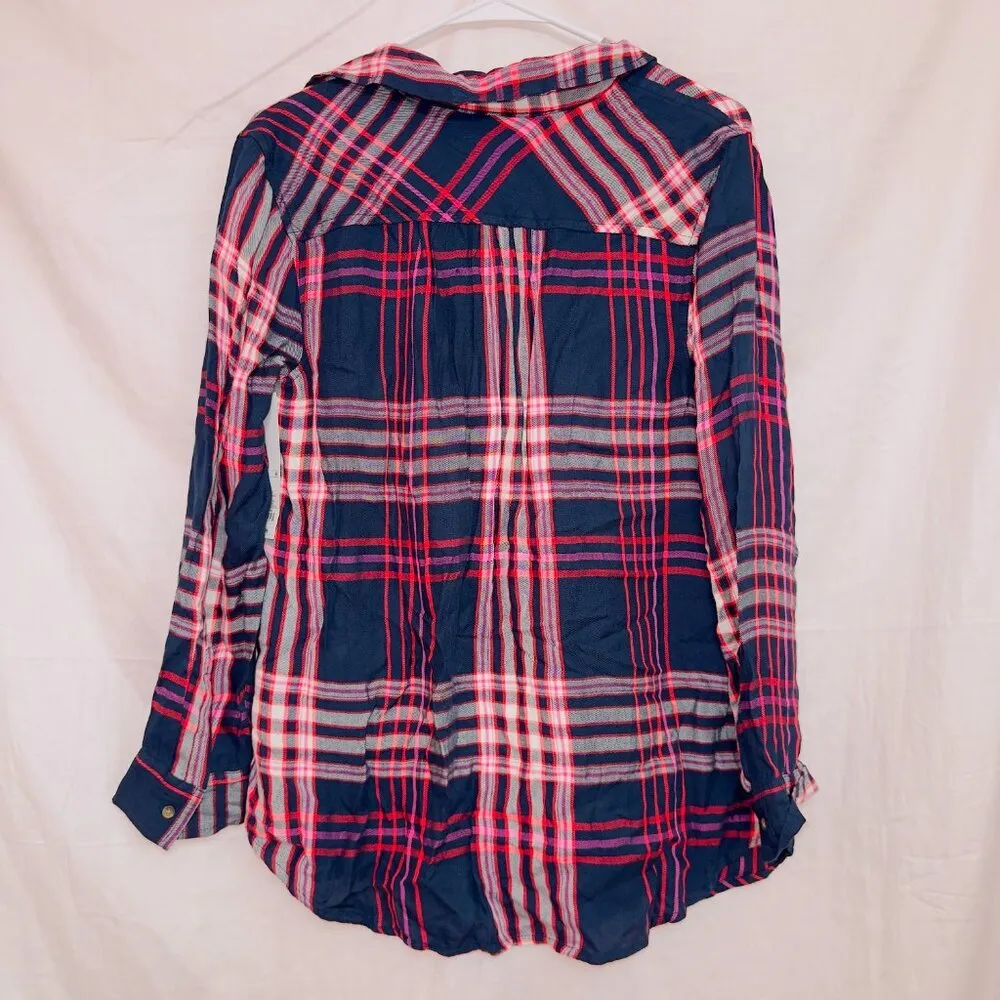 Liz Lange Maternity NWT long sleeve plaid pullover blouse top size medium - Image 7