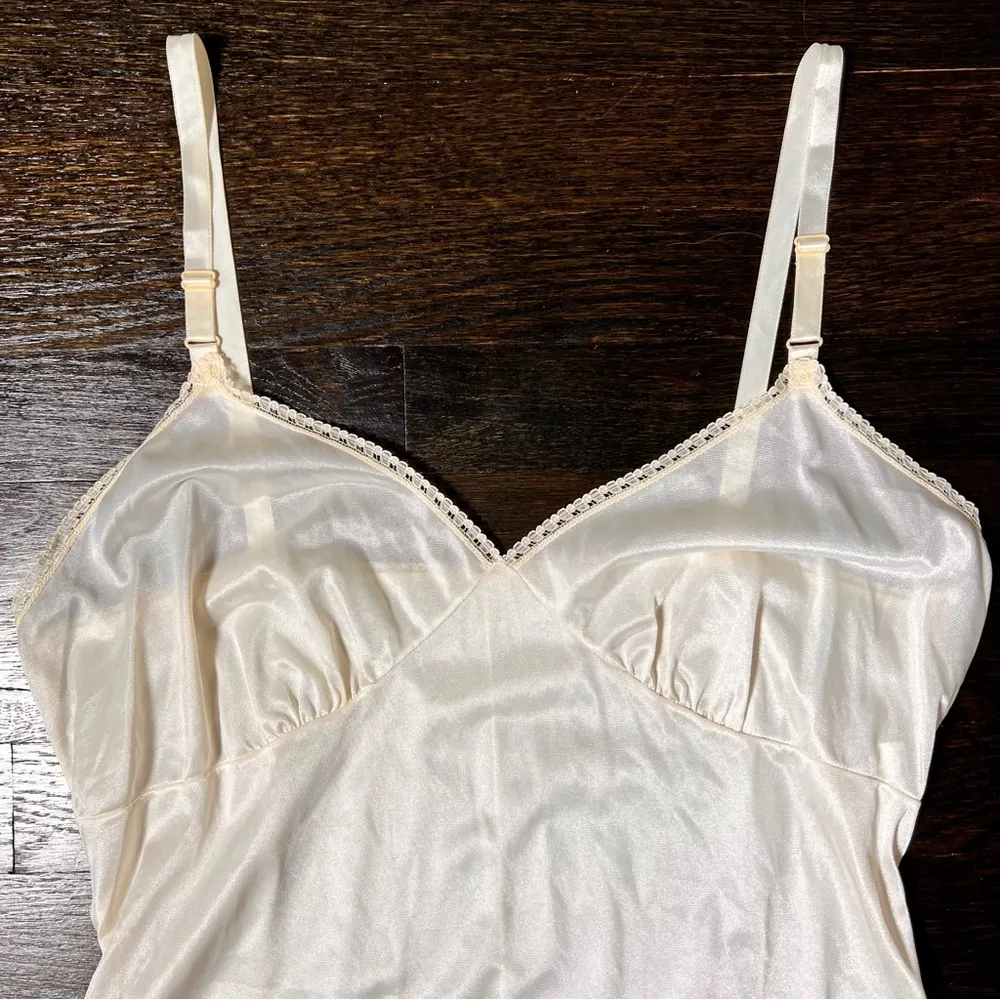 Vintage Movie Star Cream Nylon Nightgown White - Image 2