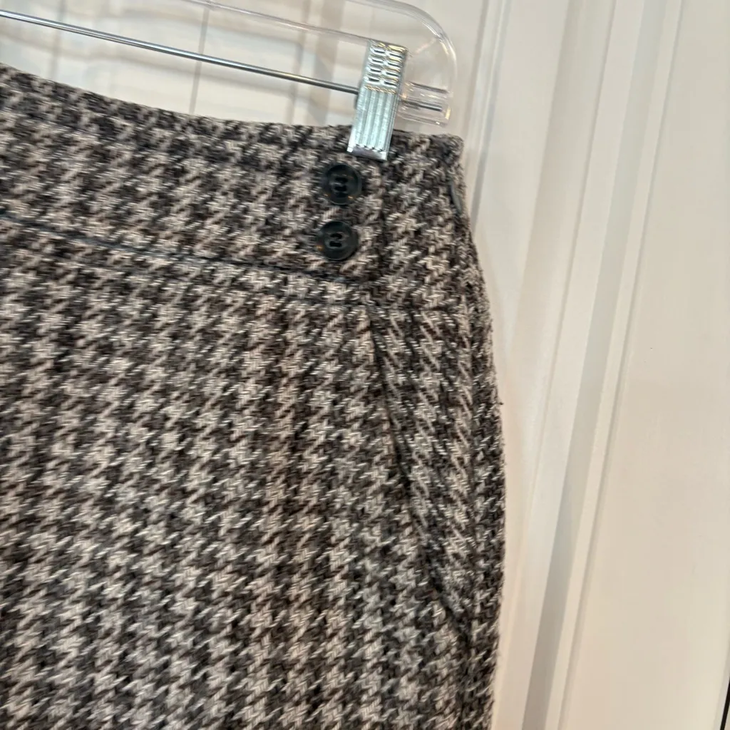 The Limited Gray Houndstooth Print Mini Skirt‎ Size 2 - Image 3