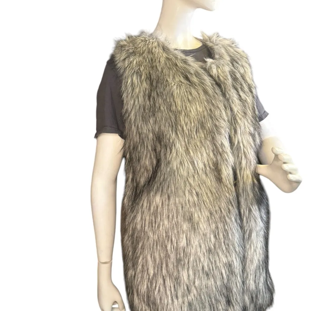 Primark women’s Gray Faux Fur Vest Size L. - Image 4