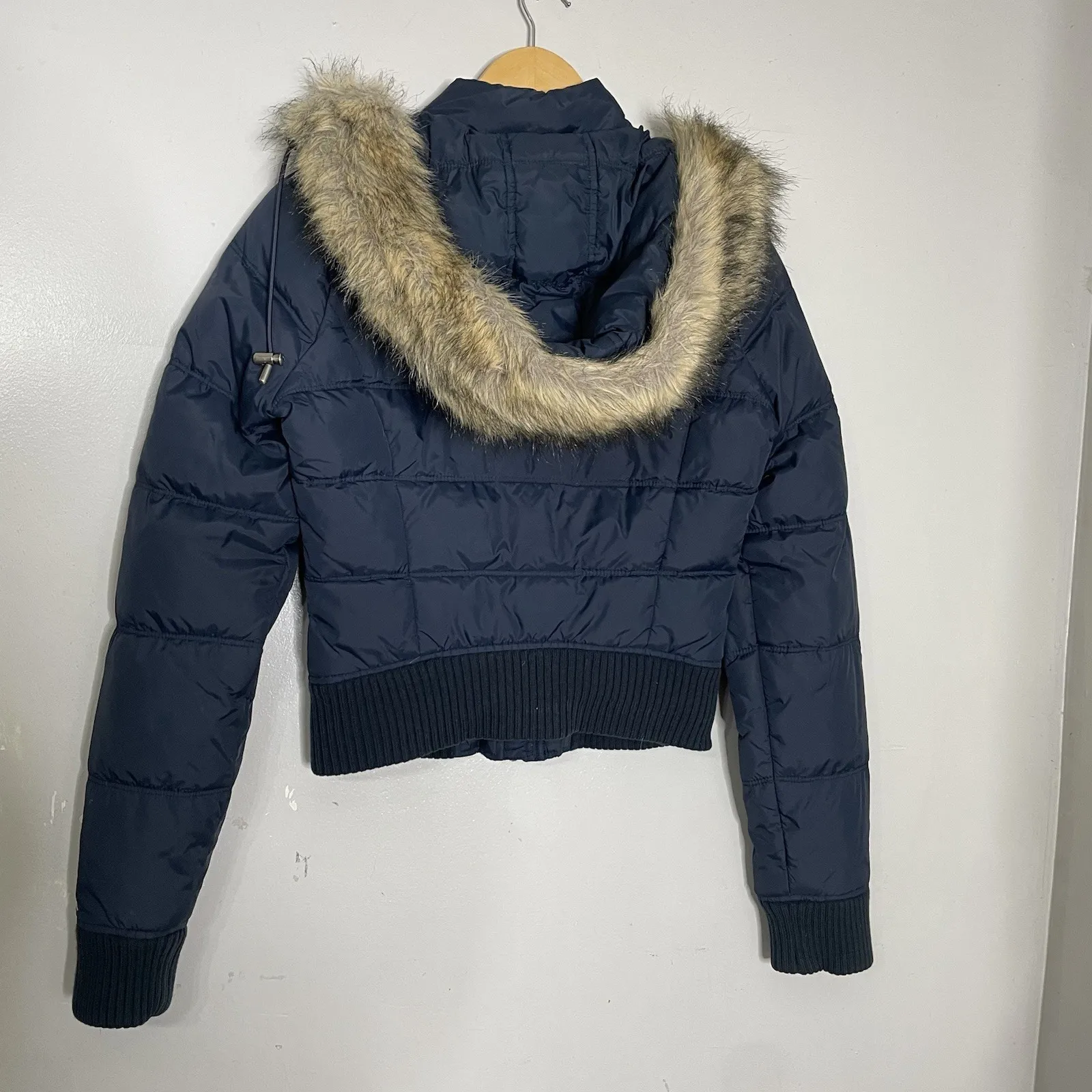 VTG Abercrombie & Fitch Cropped Jacket M Y2K Blue Faux Fur Trim Hood Down Puffer - Image 2