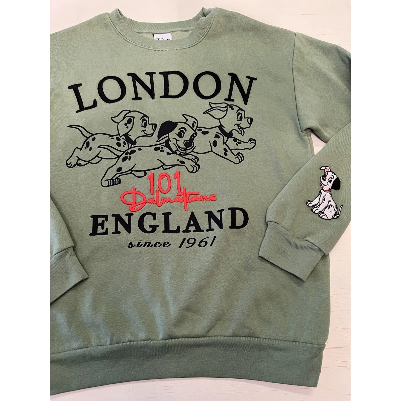 Disney 101 Dalmatians London England Womans M Embroidered Crewneck Sweatshirt - Image 4