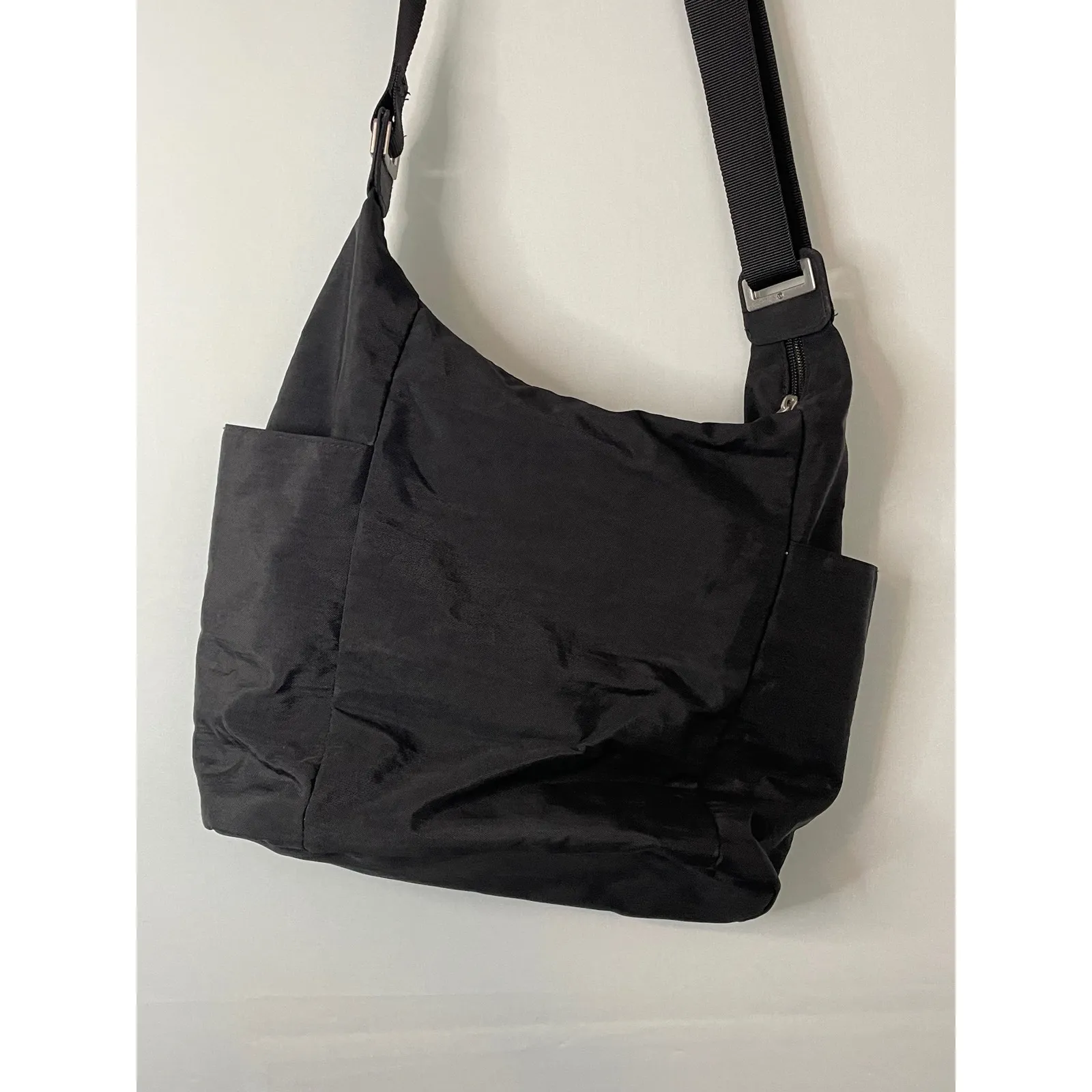 Baggallini Black Nylon Shoulder Bag Hobo Purse Adjustable Strap - Image 4