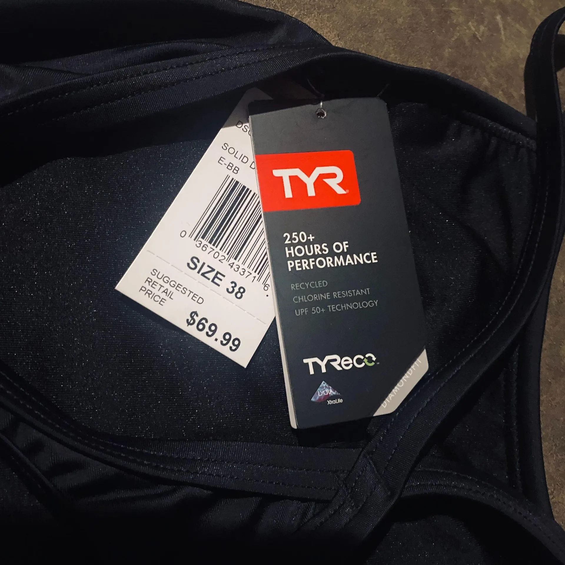 TYR Women's Tyreco Solid Diamondback Swimsuit - Image 9