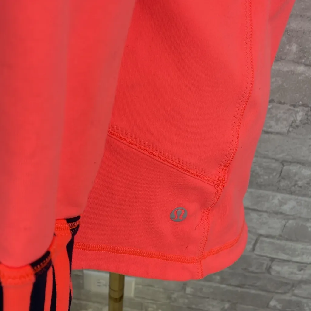 Lululemon Forme Jacket
Light Flare / Classic Stripe Light Flare Inkwell /Inkwell - Image 5