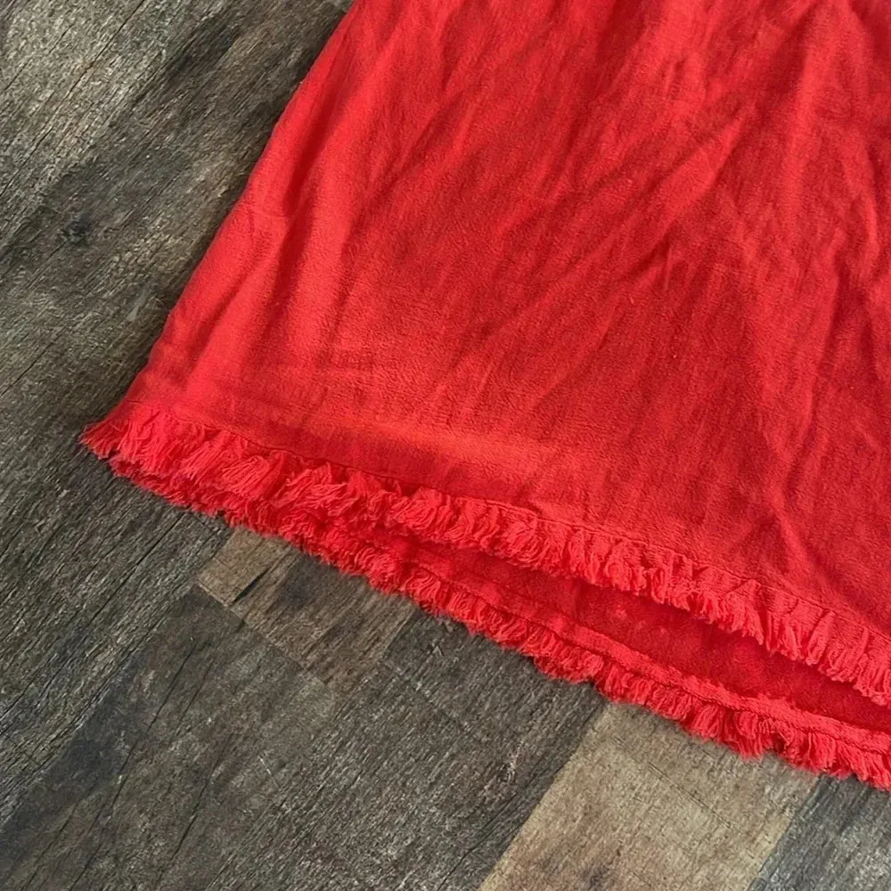 Umgee Linen Blend Cut Out Round Neckline Top with Frayed Fringe Hem - Image 5