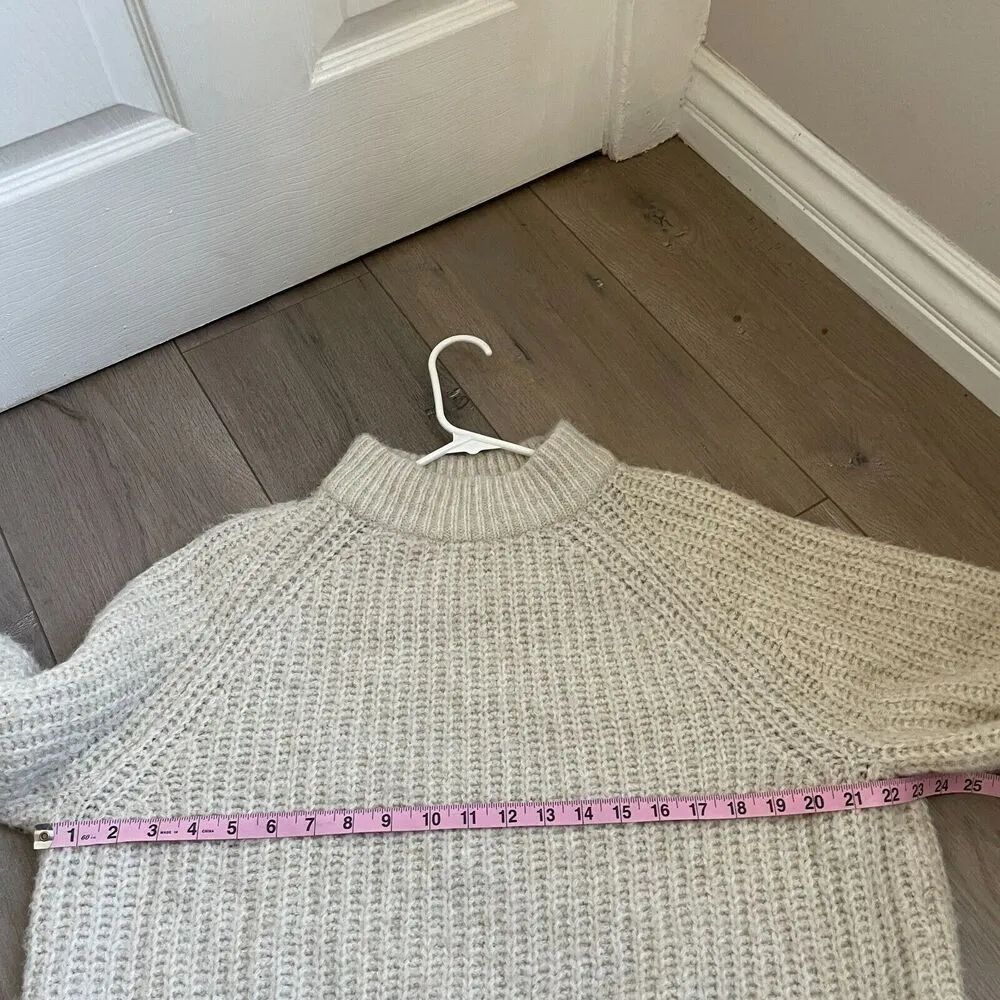 Universal Thread Good Size M Cream Long Sleeve Fuzzy Soft Sweater Womens - Image 5