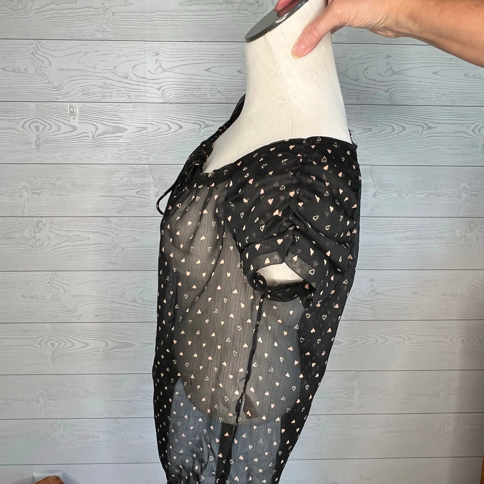 Princess Vera Wang sheer black with pink heart print peasant top Size small - Image 7