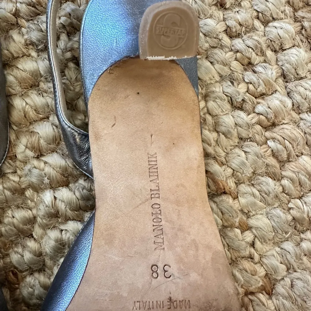 Manolo Blahnik Carolyne 50 Pointed Toe Slingback Pumps Sz 38 Pewter Leather - Image 8