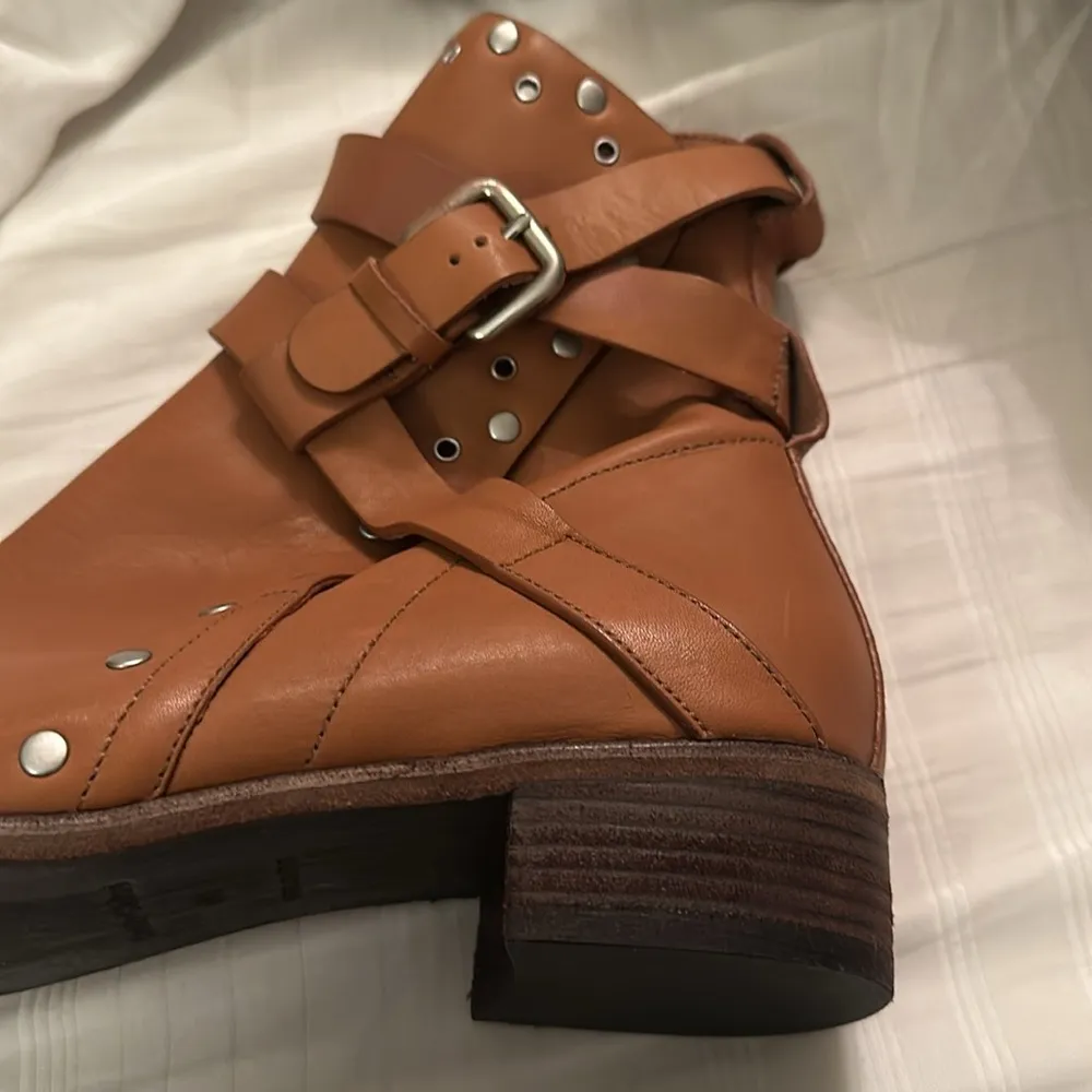 See By Chloe Tan Leather Janis Motorcycle Moto Studded Ankle Wrap Boots size 40 - Image 3