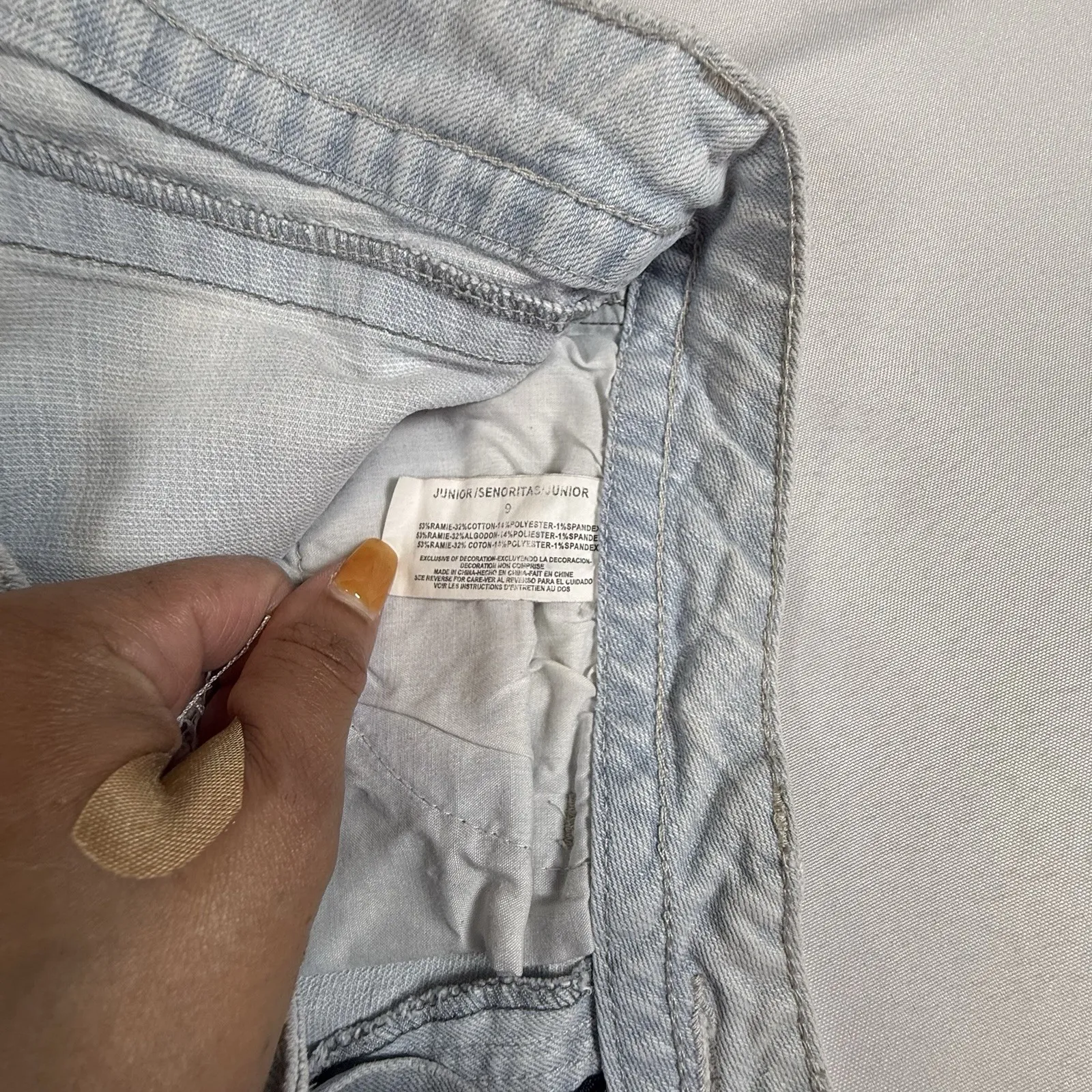 Graneā Slim Denim Jean Shorts Light Wash Raw Hem Distressed Size 9 Juniors # Gray - Image 7