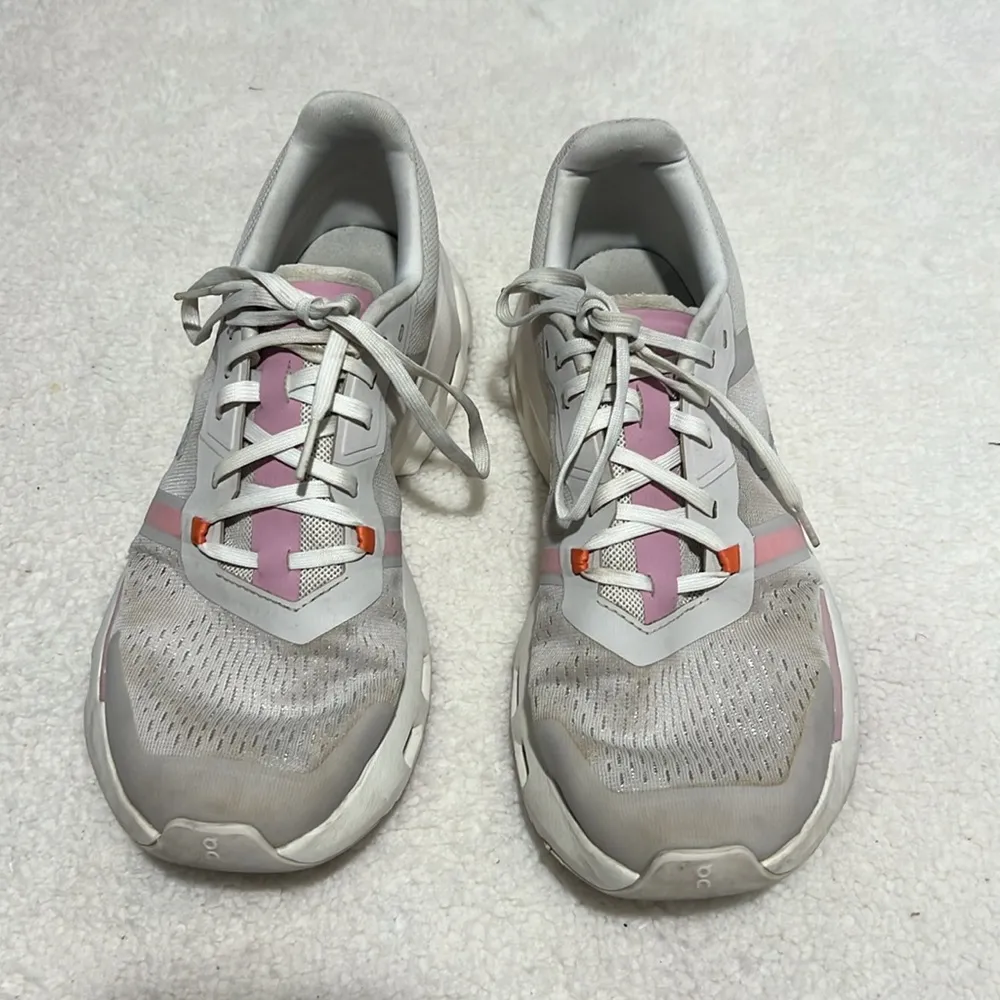 On Running Shoes Women's 9.5 White - Image 3