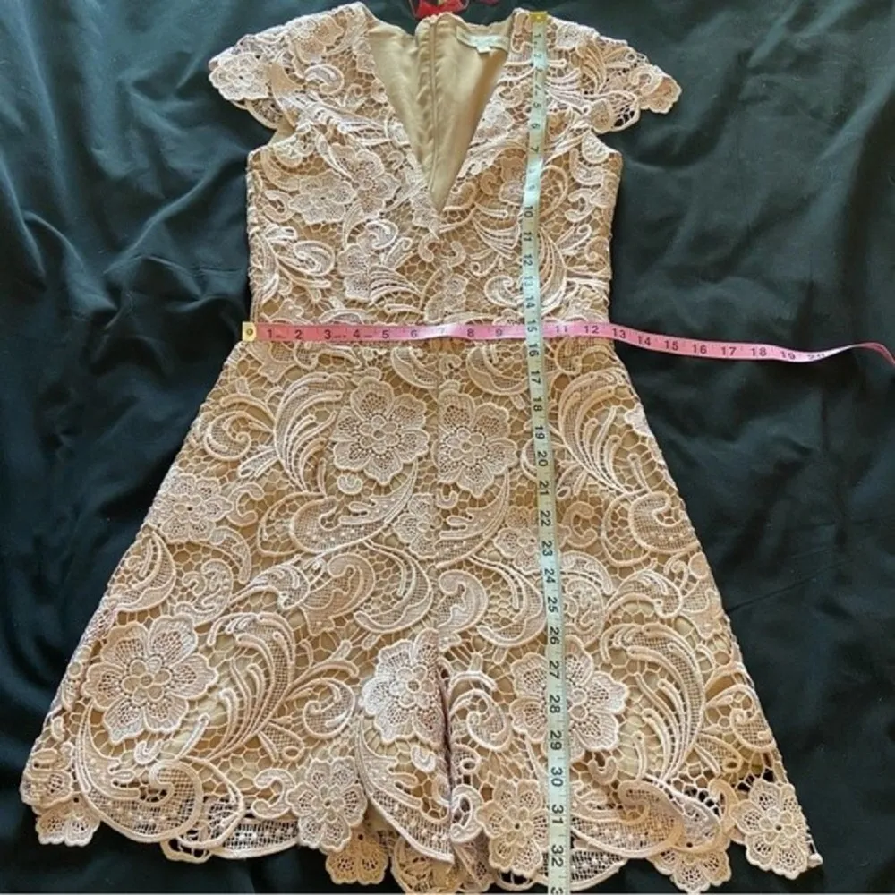 Dress the Population Juliette Plunge Lace Romper Size Small Nude Pink - Image 9