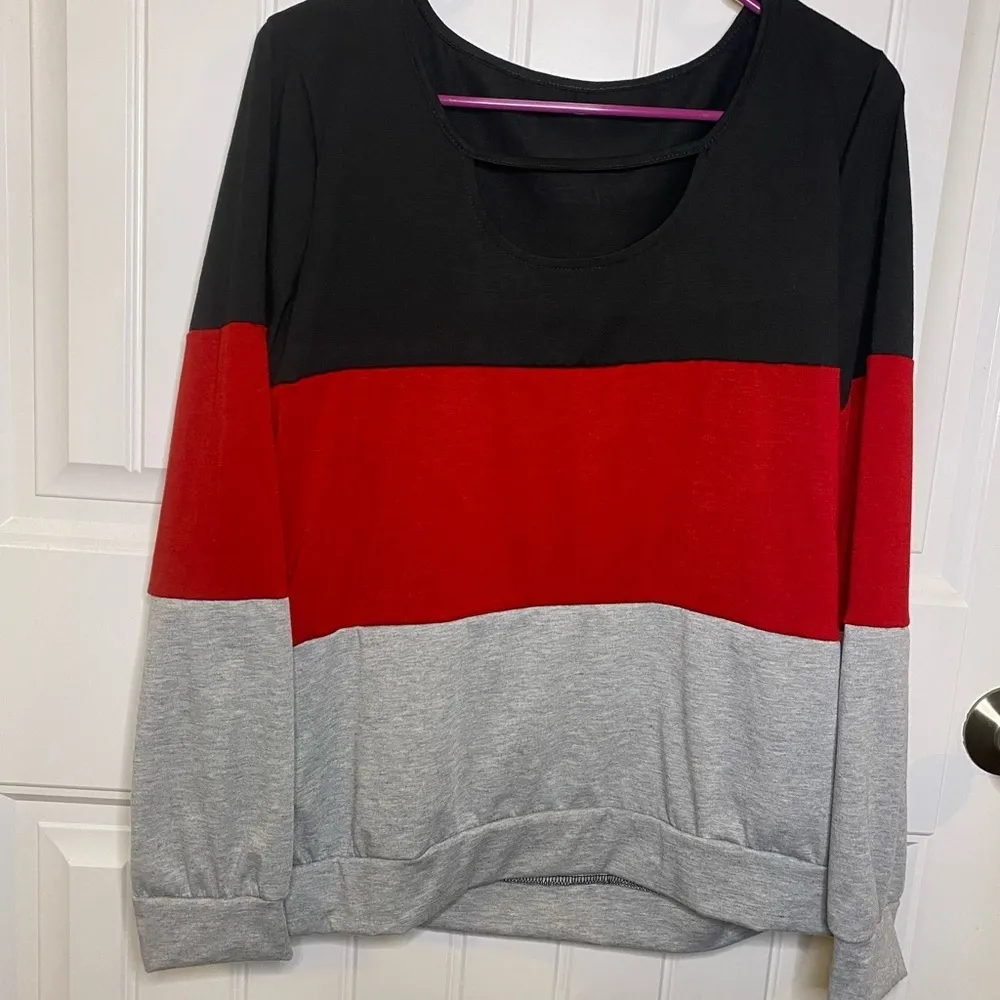 Patpat Colorblock lightweight sweater with cut out chest Red Size M - Image 3