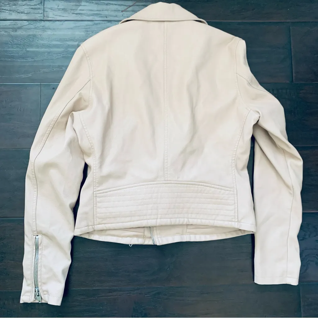 Blank NYC FLASHBACK FRIDAY JACKET Light Pink Semi-fit Vegan Leather Moto Jacket - Image 6