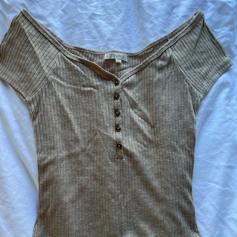 Tan T shirt Henley style - Image 2