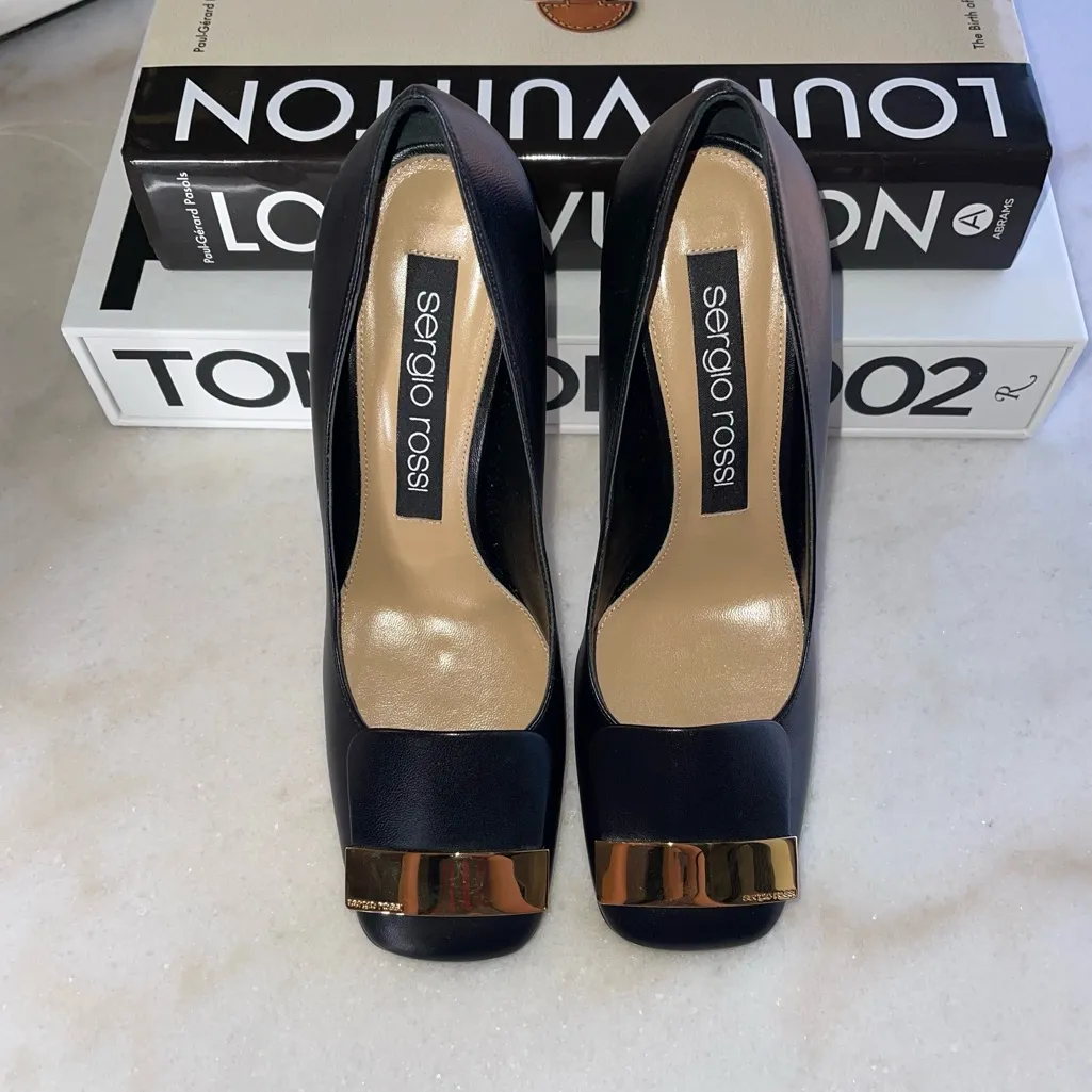 Sergio Rossi SR1 80 Leather Square Toe Pump w Gold Plate in Black - Image 5