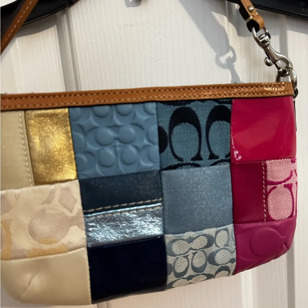 Coach vintage multicolor mixed media wristlet mint condition - Image 6