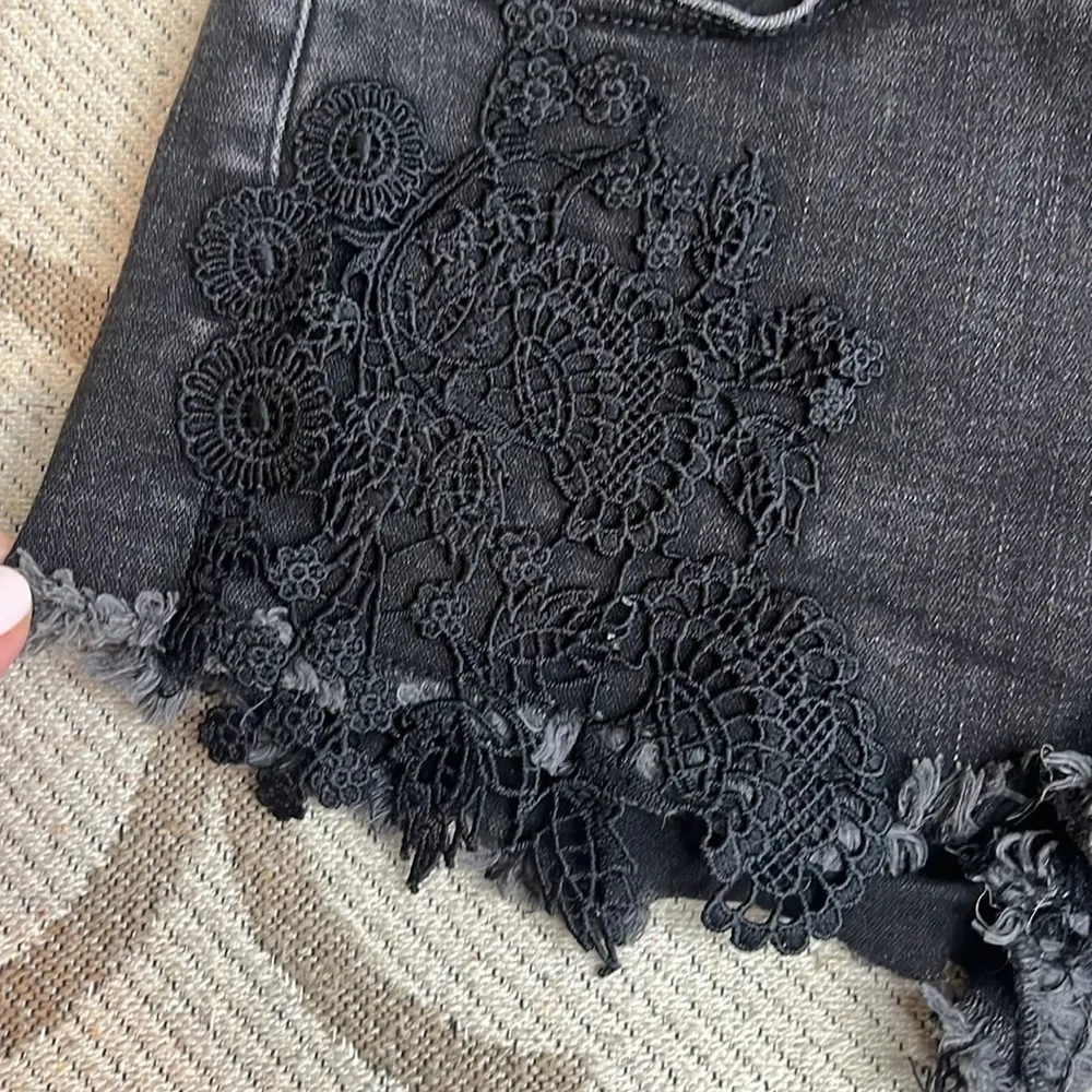 American Eagle Outfitters super stretch hi-rise shortie appliqué jean shorts - Image 2