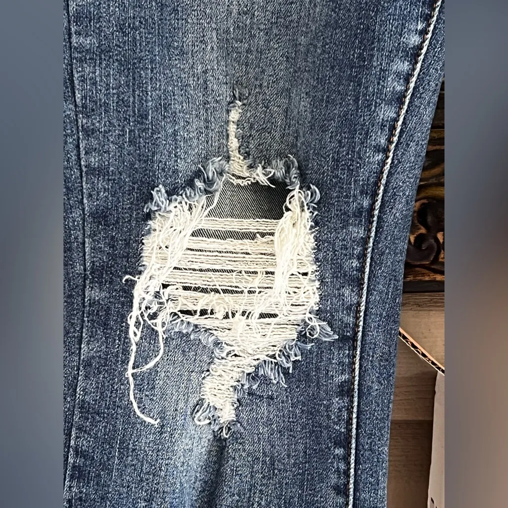 Judy Blue Distressed Relaxed Fit Jeans - Image 7