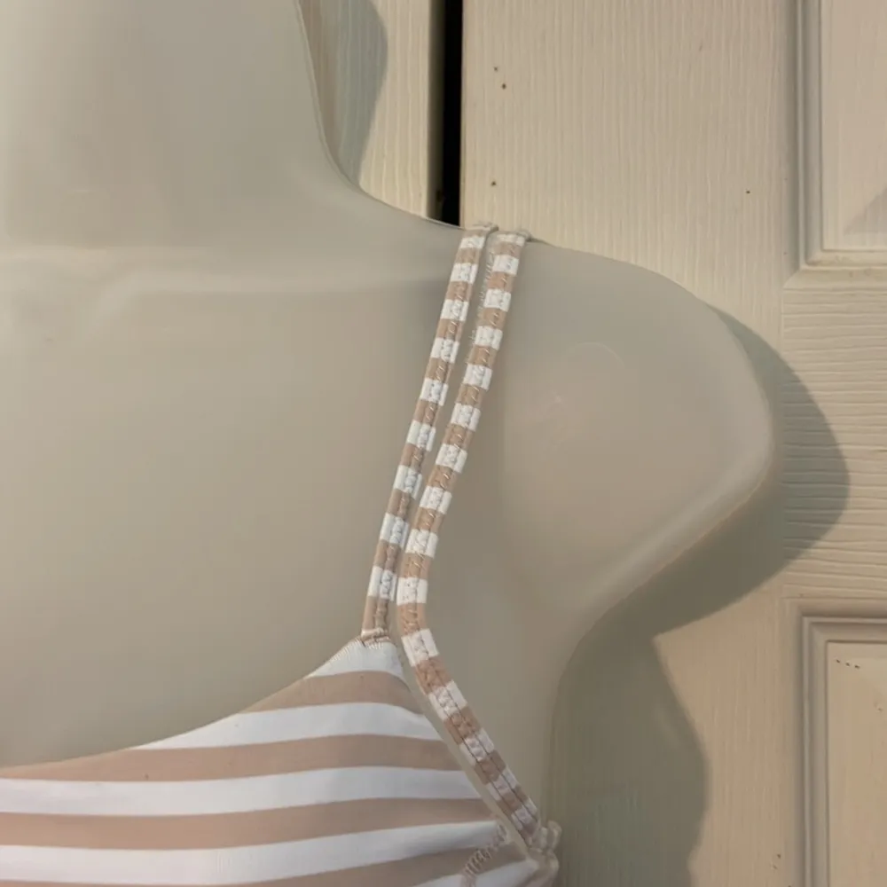 Lululemon Possibly Vintage Y2K Sports Bra White Tan Stripes 8 Medium - Image 6