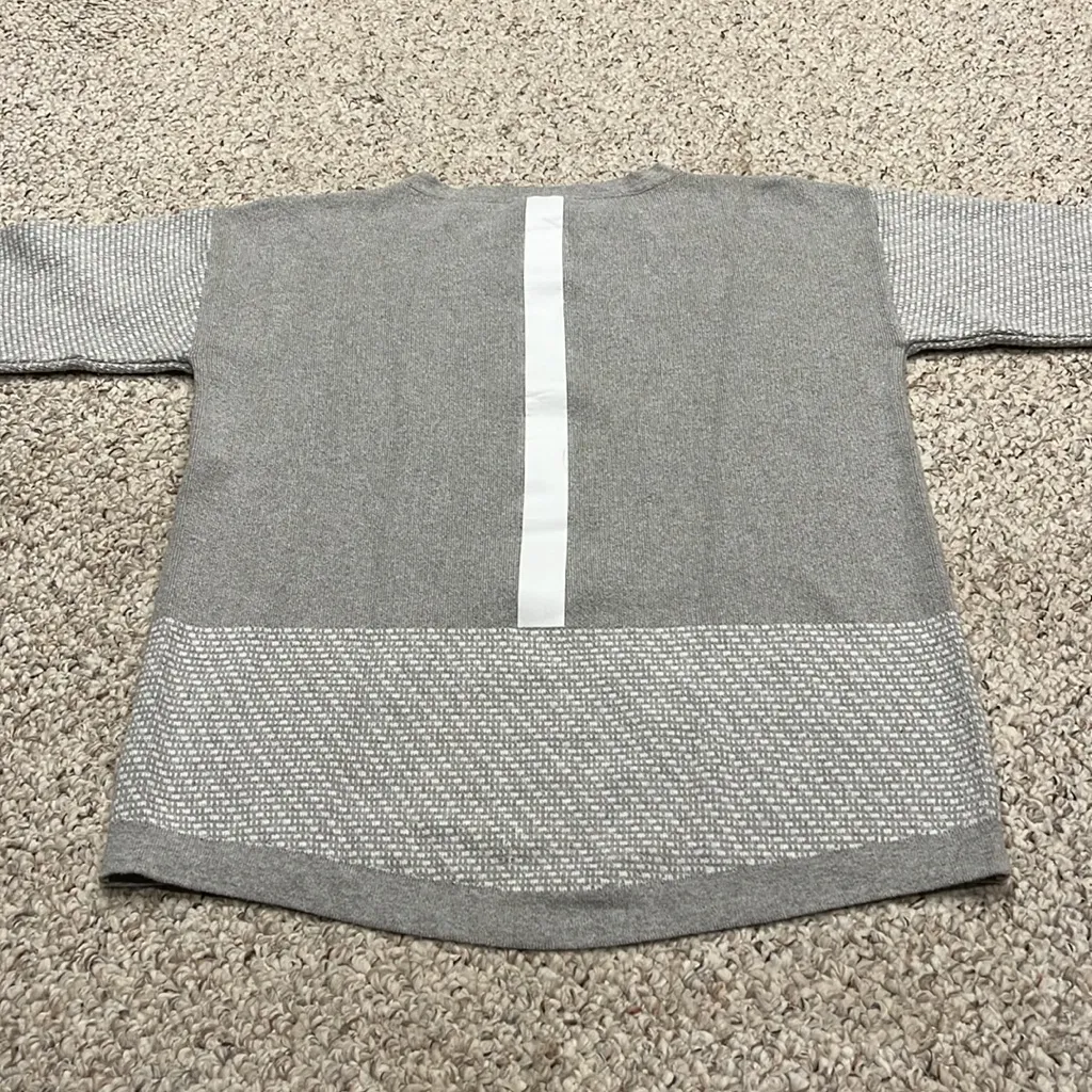 United Colors of Benetton Gray 3/4 Sleeve Sweater Size Small - Image 8