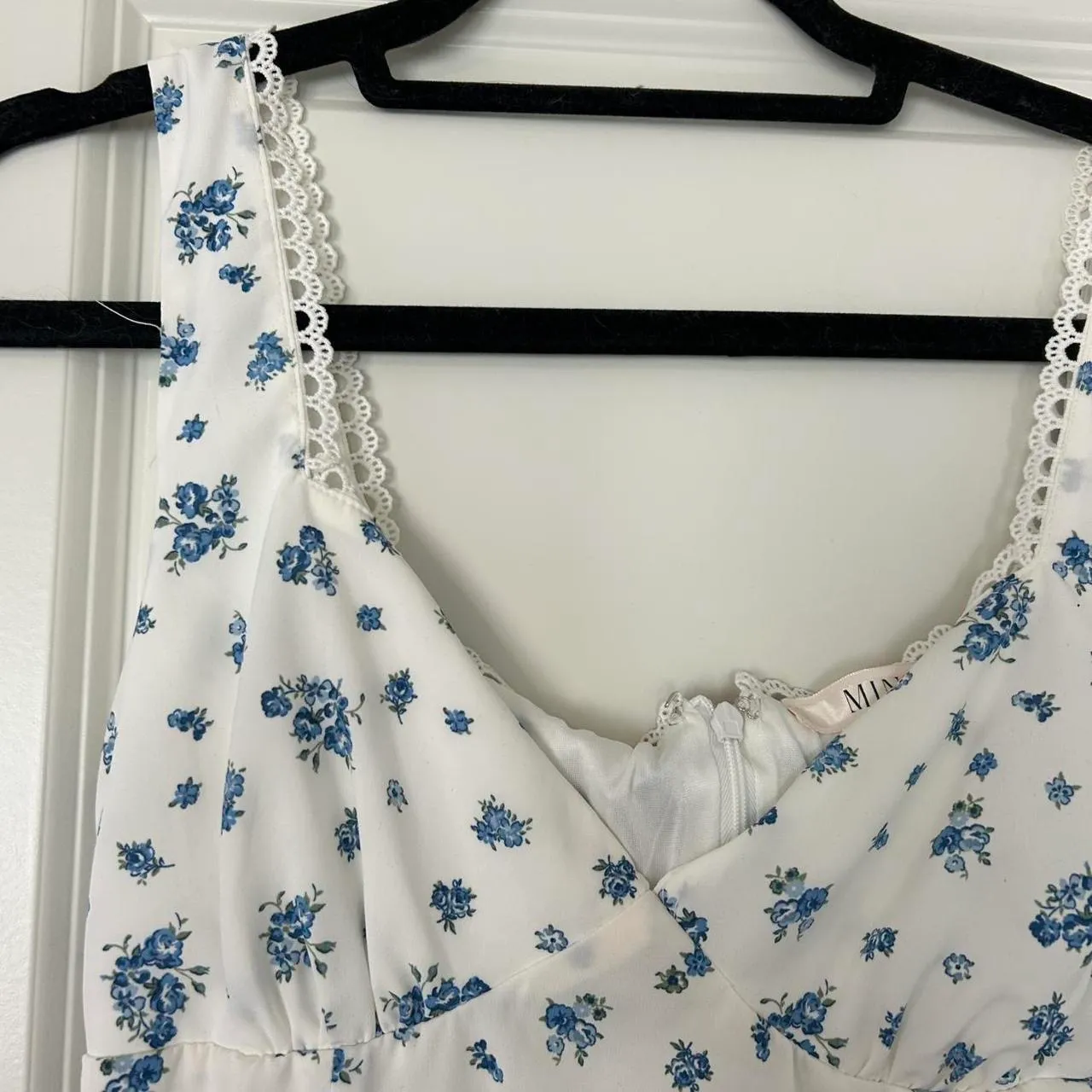 Floral milkmaid girly sun mini dress in size small Like new worn once White - Image 4