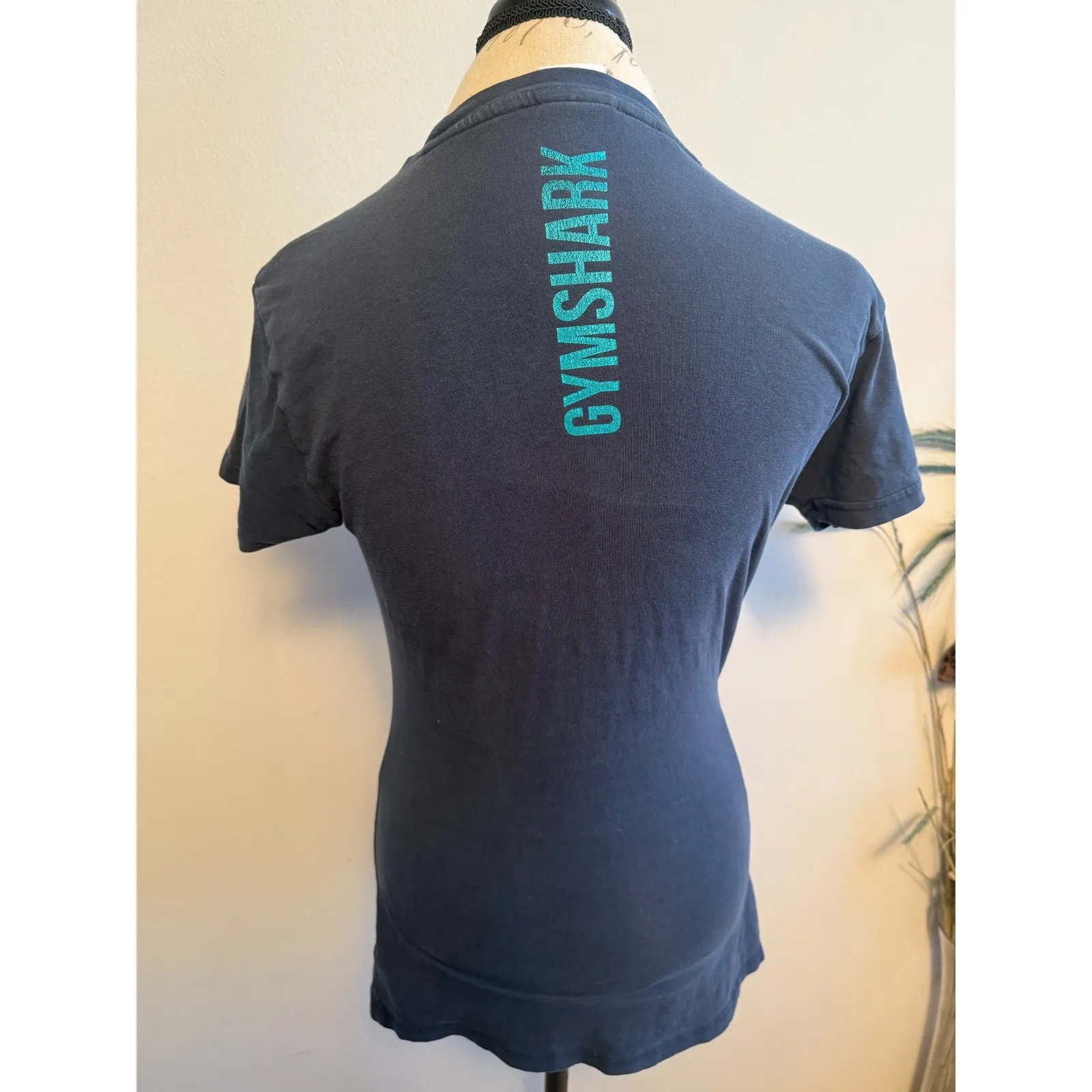 Gymshark Women's Graphic T Shirt Navy Blue Turquoise Logo Size S flaw - Image 3