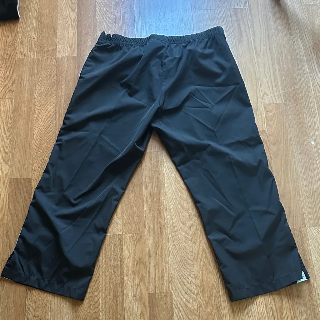 Nike women’s ankle activewear windbreaker pants size large - Image 2