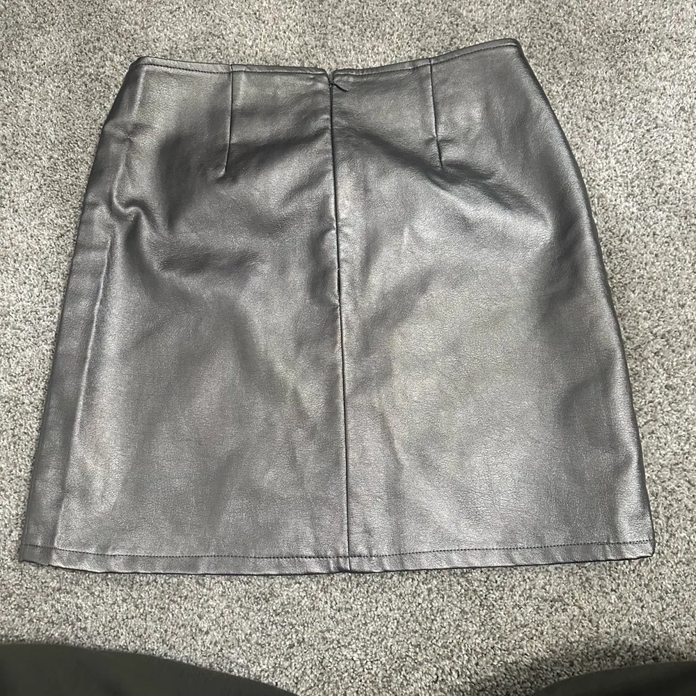 Just One Silver Faux Leather Skirt Size M - Image 2