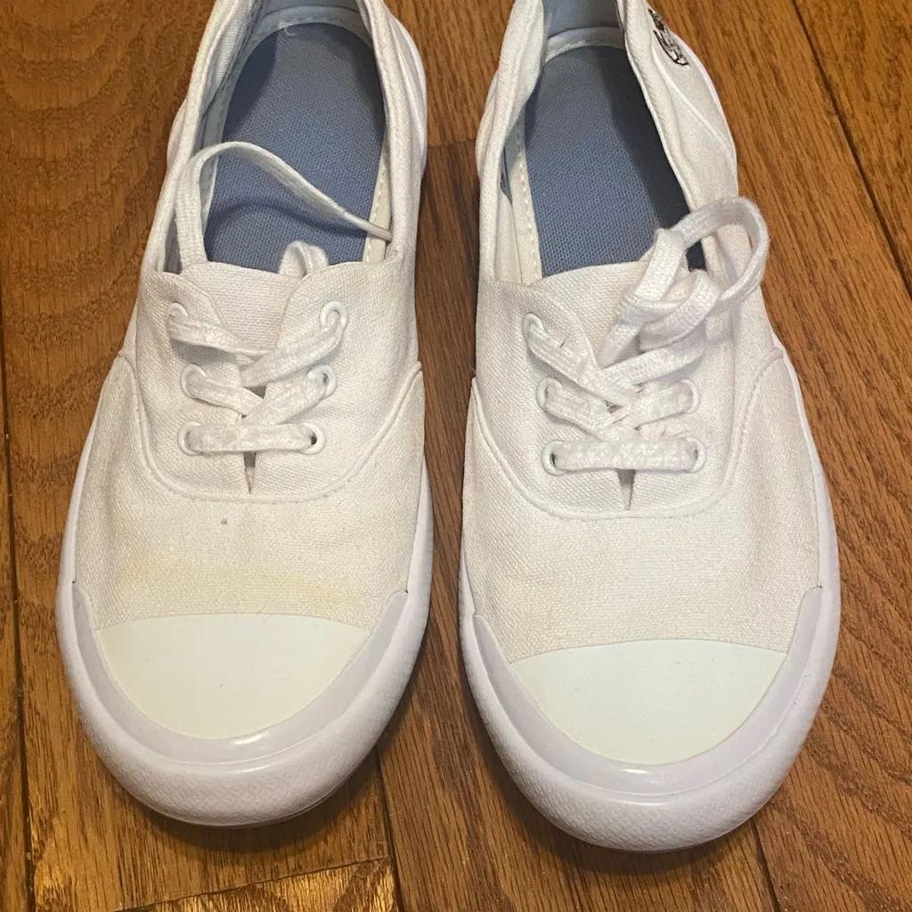 Women's White Canvas‎ Patent Cap Toe Lacoste Lancelle Lace 3-Eye Sneakers Size 6 - Image 2