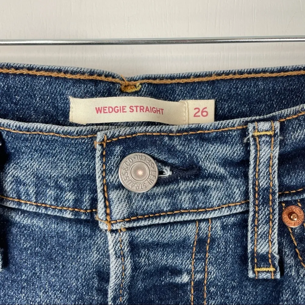 Levi’s Wedgie Straight Button Fly Distressed Jean Raw Hem Dark Wash Sz 26 - Image 10