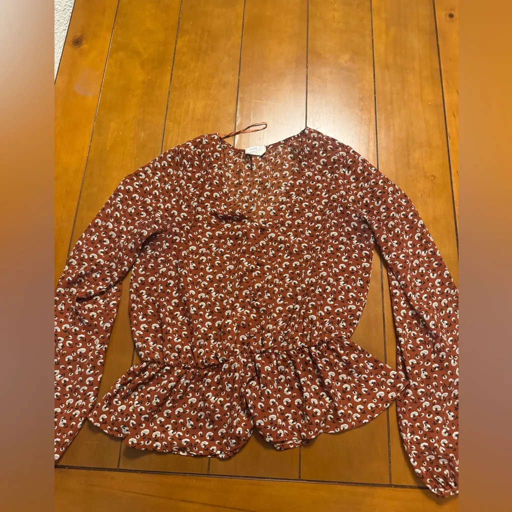 Elegant Brown Patterned Blouse - Image 2
